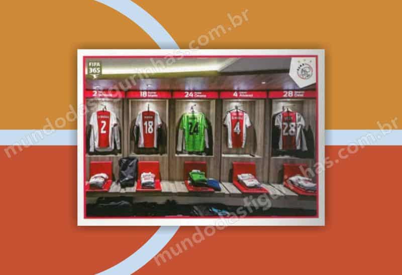Figurinha 309: os uniformes no vestiário do Ajax.